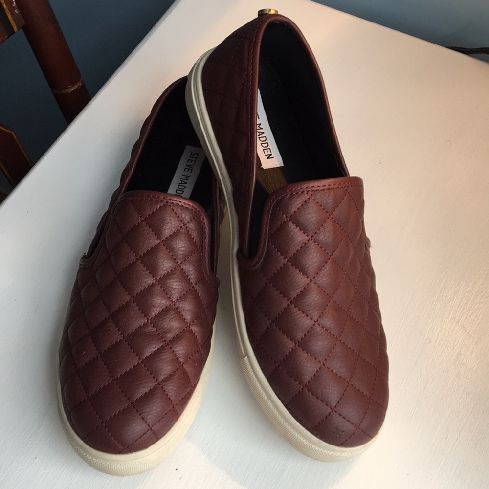 Steve madden ECENTRCQ maroon slip on sneakers